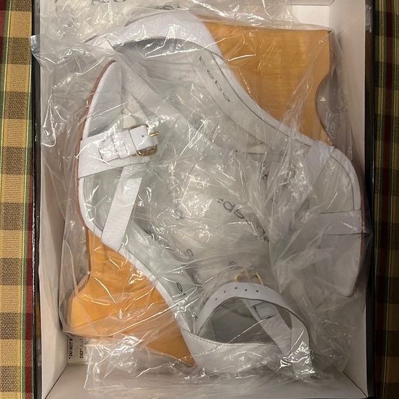 BEBE WHITE LEATHER WOOD WEDGE; 8 - Picture 2 of 7